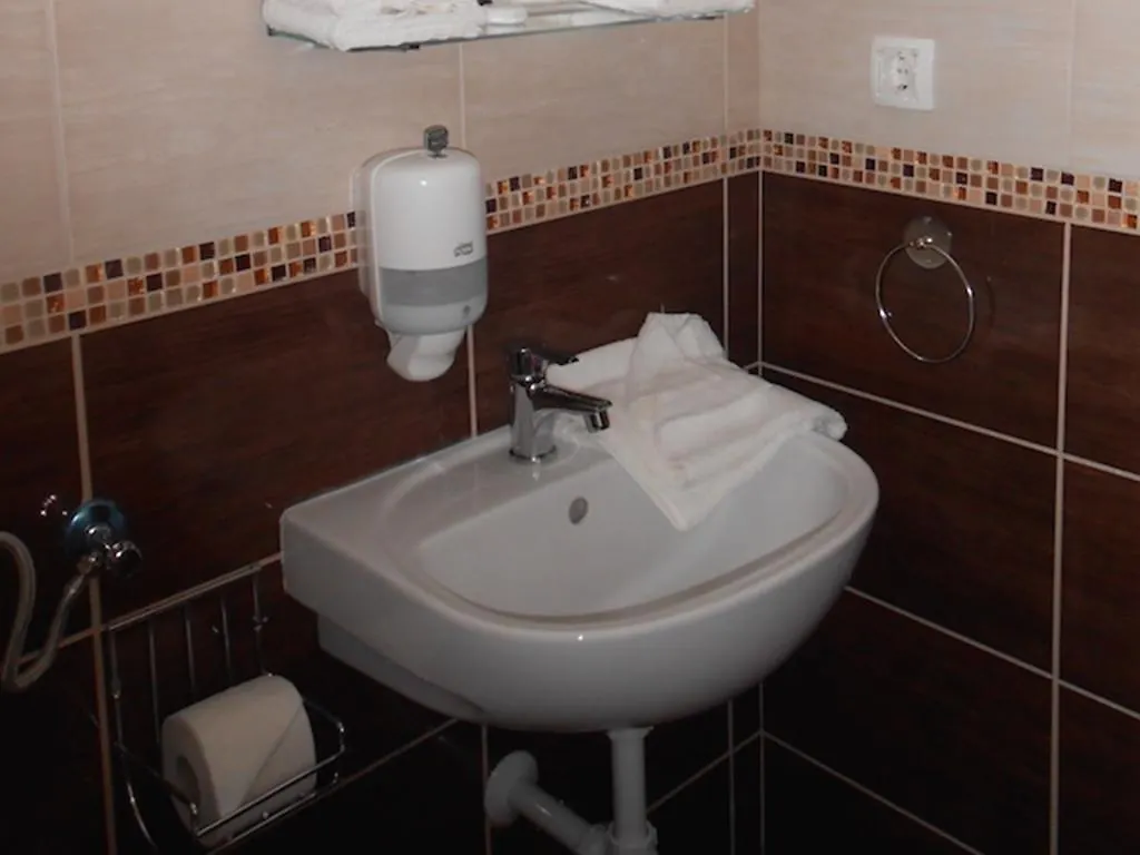 Villa Caesar Vir Bed & Breakfast