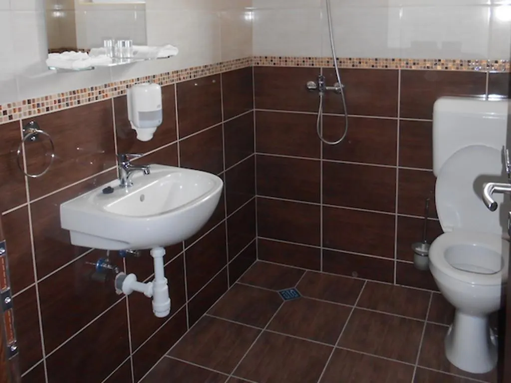 Villa Caesar Vir 4*,
