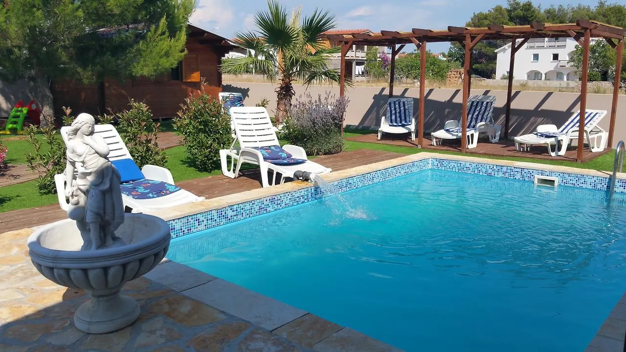 Villa Caesar Vir Bed & Breakfast