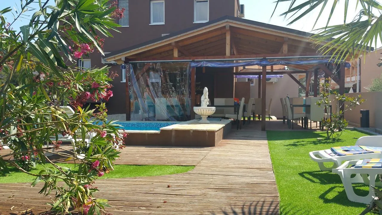 Villa Caesar Vir