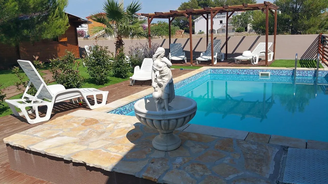 Villa Caesar Vir 4*,  Croatia