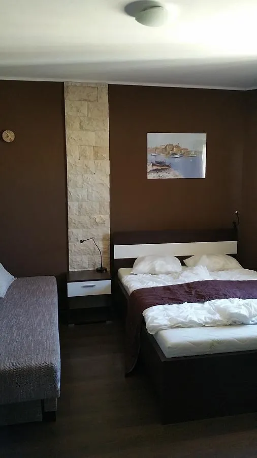 Villa Caesar Vir Bed & Breakfast