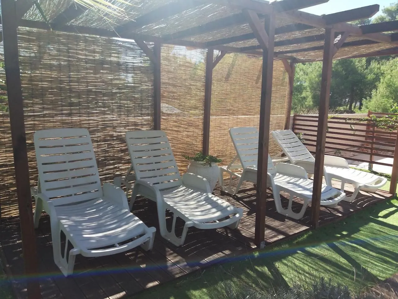 Villa Caesar Vir Bed & Breakfast